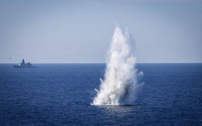 Konflikti në Lindjen e Mesme  Irani vendos mina të reja nënujore në Ngushticën e Hormuzit