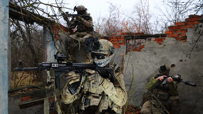 Xrwma Oukrania Stratiwtes