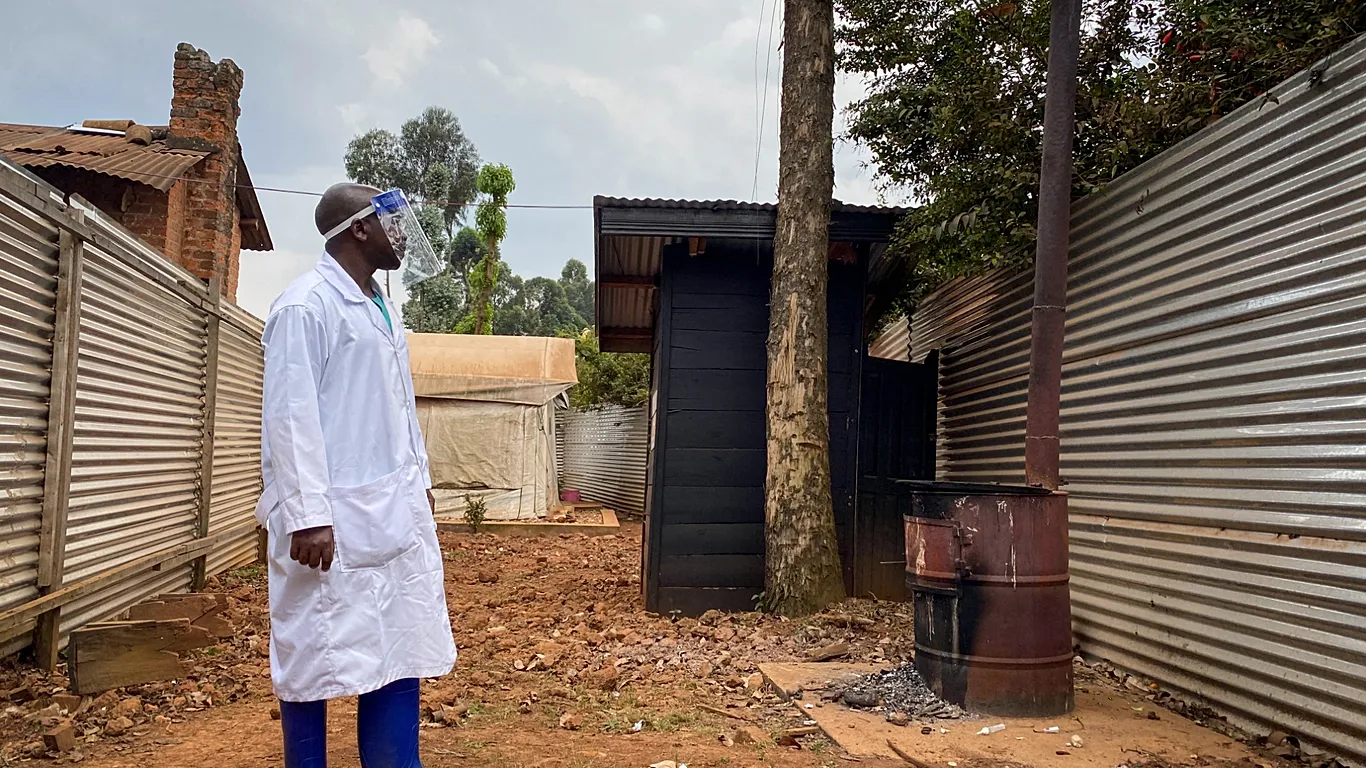 Frika nga Ebola  mbërthen  sërish Afrikën  Si shpërtheu sërish sëmundja në Kongo  dy vende fqinje në rrezik