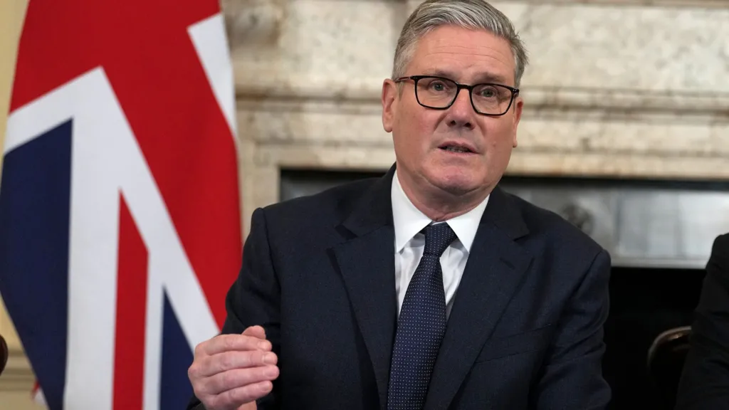A do të largohet Starmer nga pushteti  Mblidhet sot qeveria britanike  77 deputetë kërkojnë dorëheqjen e kryeministrit  LISTA 