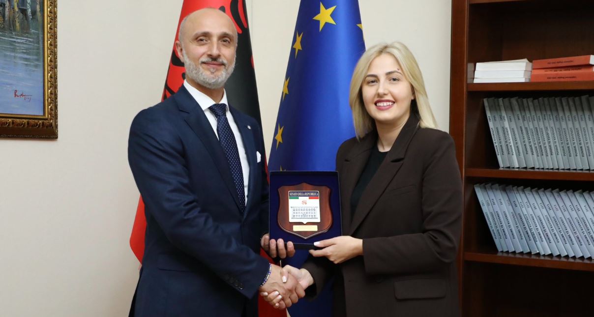 Takimi me senatorin De Rosa  Zhupa  Të rrisim bashkëpunimin për më shumë mbështetje për shqiptarët në Itali dhe zgjerim të shë   
