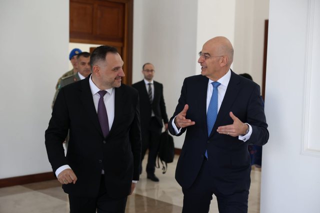 Takimi në Tiranë  Dendias  Dakordësi me Shqipërinë për mbledhjen e menjëhershme të Komitetit për Varrezat Ushtarake