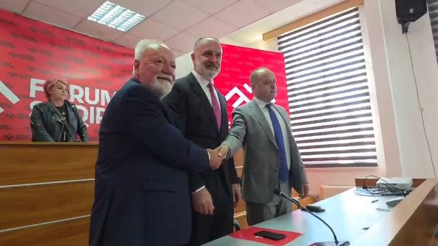 Marrëveshje Historike  Shqiptarët në Mal të Zi shpallin bashkimin politik  Tre subjekte shkrihen në një parti të vetme