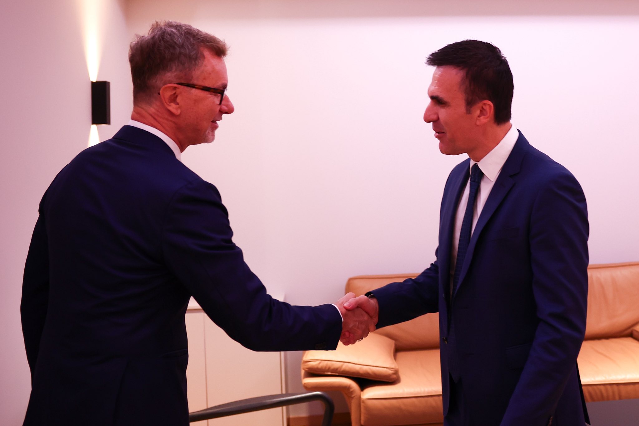 “Avancimi në drejtësi, prioritet”/ Gonzato takim me Prokurorin e Përgjithshëm, Çela: Lufta kundër krimit fillon nga një sistem i fortë dhe funksional