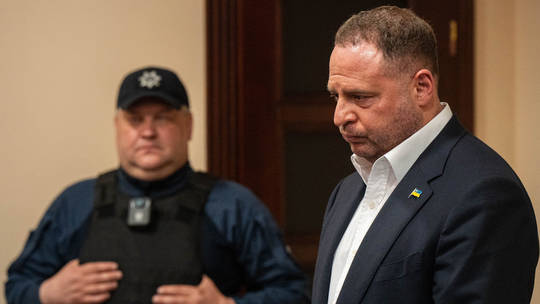 Ish-ndihmësi i Zelenskyt para gjykatës për pastrim parash: Konsultoi fallxhor për emërimin e ministrave

