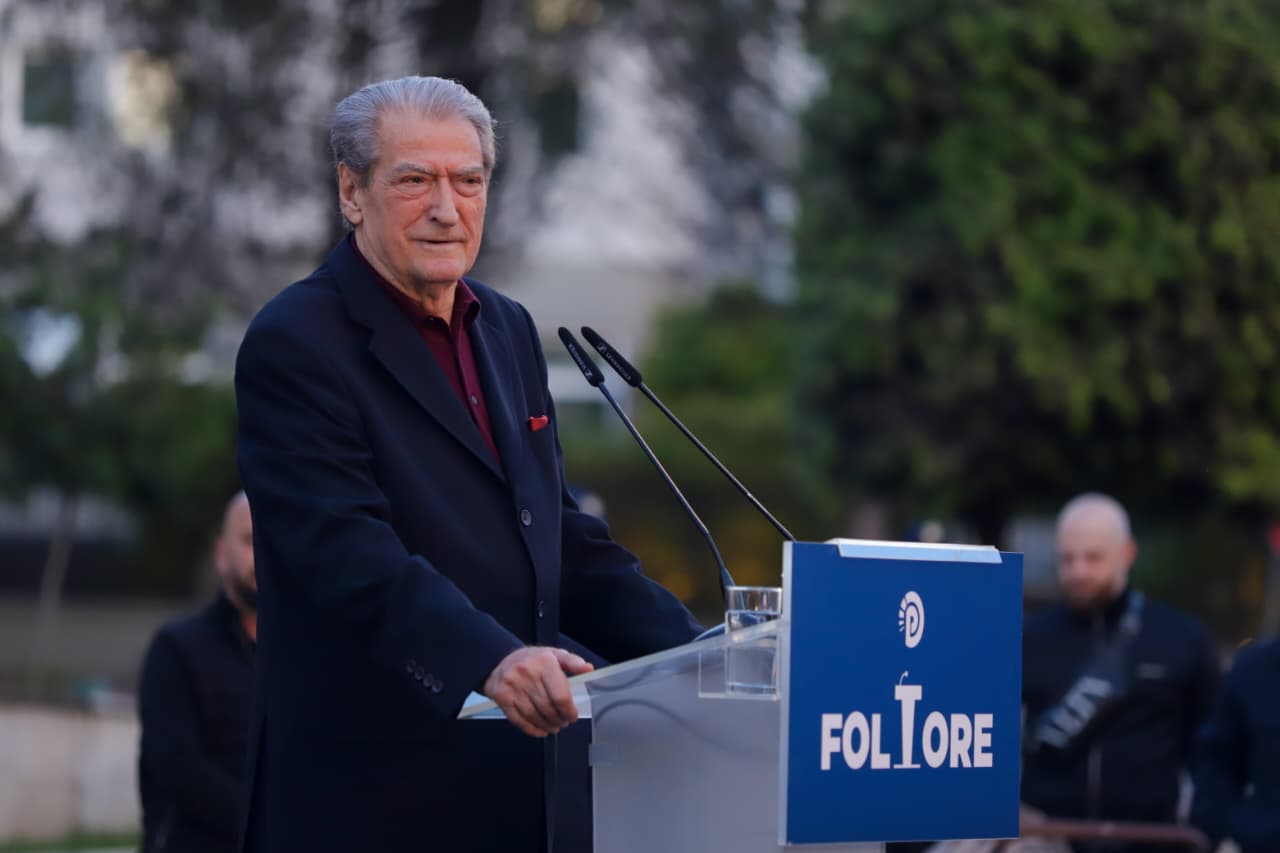  Ylli i integrimit  ra  në këmbët e Ballukut   Berisha për votimin e rezolutës së BE  Nuk duam që Shqipëria të përfundojë në h   