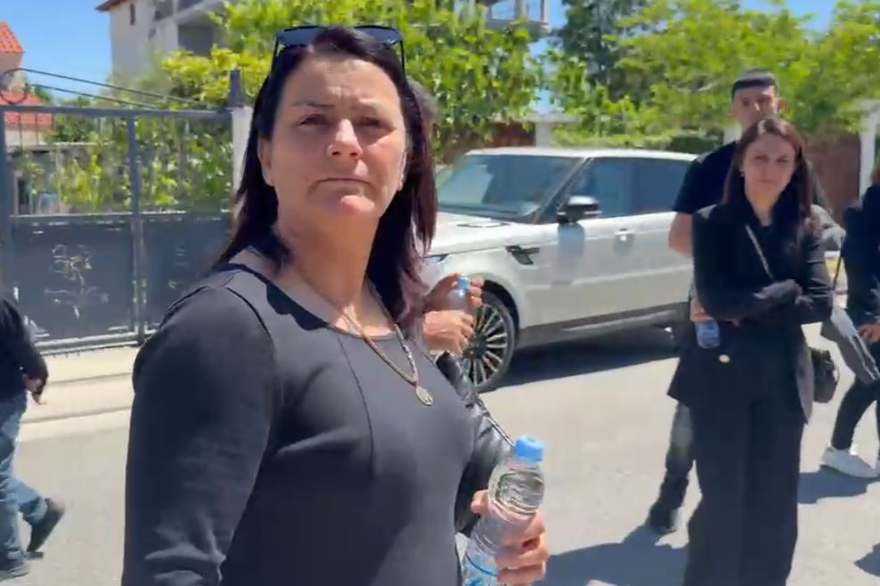 Dy të miturit u shuan në aksident   Po vuan e gjithë Shqipëria   shpërthejnë familjarë e të afërm  Fajtor shteti  shoferi kur    