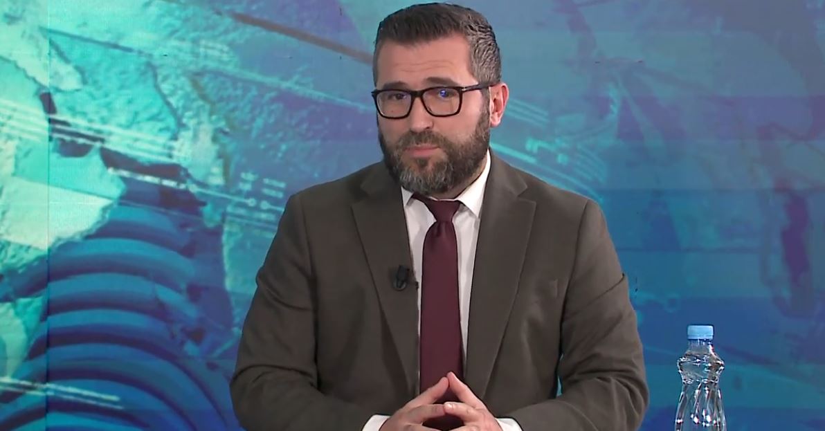 A duhet të qëndrojnë në kafazin e xhamtë Veliaj dhe Meta  Avokati  Nuk ka sens  E kanë të vështirë të komunikojnë me avokatët    