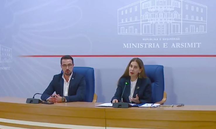 Matura shtetërore  apeli i ministres Kumbaro  Mosrespektimi i rregullores ju penalizon  Përjashtoheni direkt nga provimi nëse    