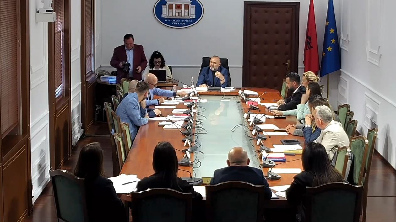  Karçanaj s di ku ka vilat  Shiteshin edhe të dhënat e shqiptarëve   Strazimiri  përplaset  me Manjën për identifikimin elektr   