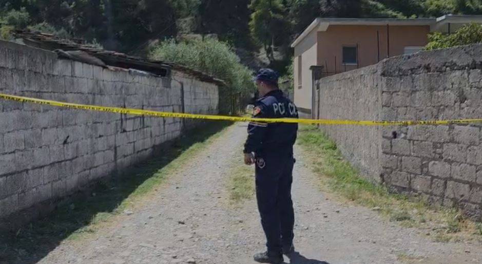 Tragjedi në Elbasan: 56-vjeçari i jep fund jetës me armë zjarri
