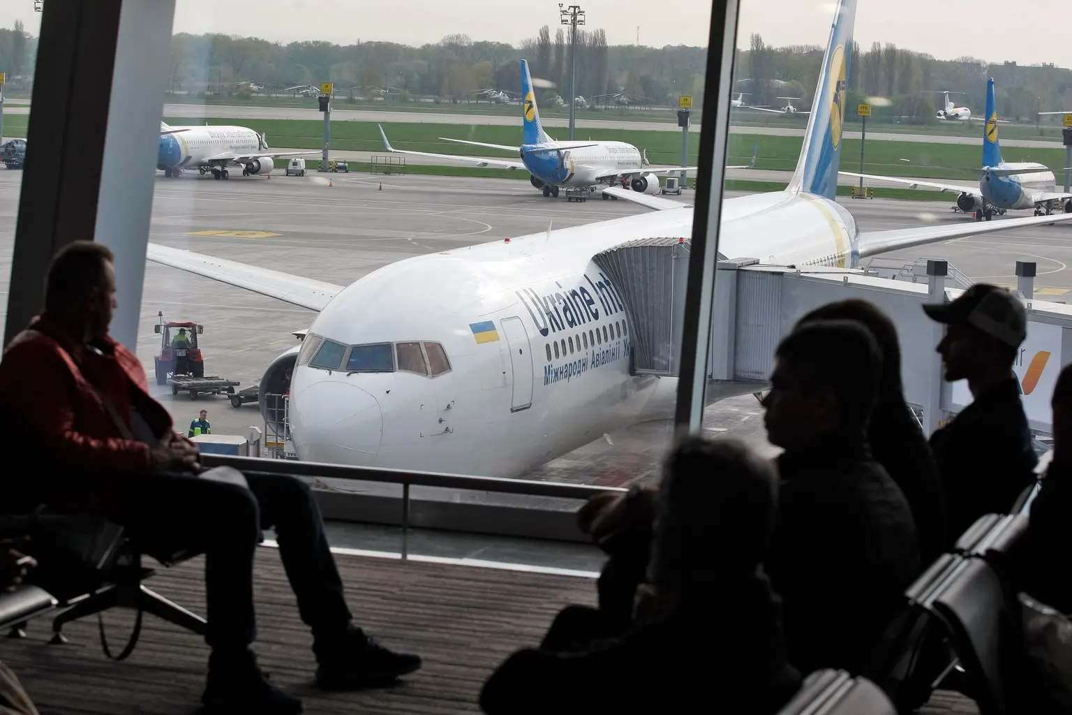 Mjet ushtarak dhe diplomatik  Ukraina i propozon Rusisë armëpushim për aeroportet
