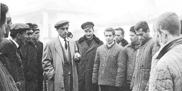  Krijuan një organizatë të quajtur  Fafaic   caktuan detyrën dhe pseudonimin për çdo pjestar të grupit  mbledhjet i bënin në n   