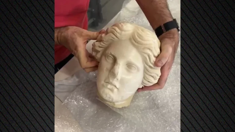 Një Bust Mermeri
