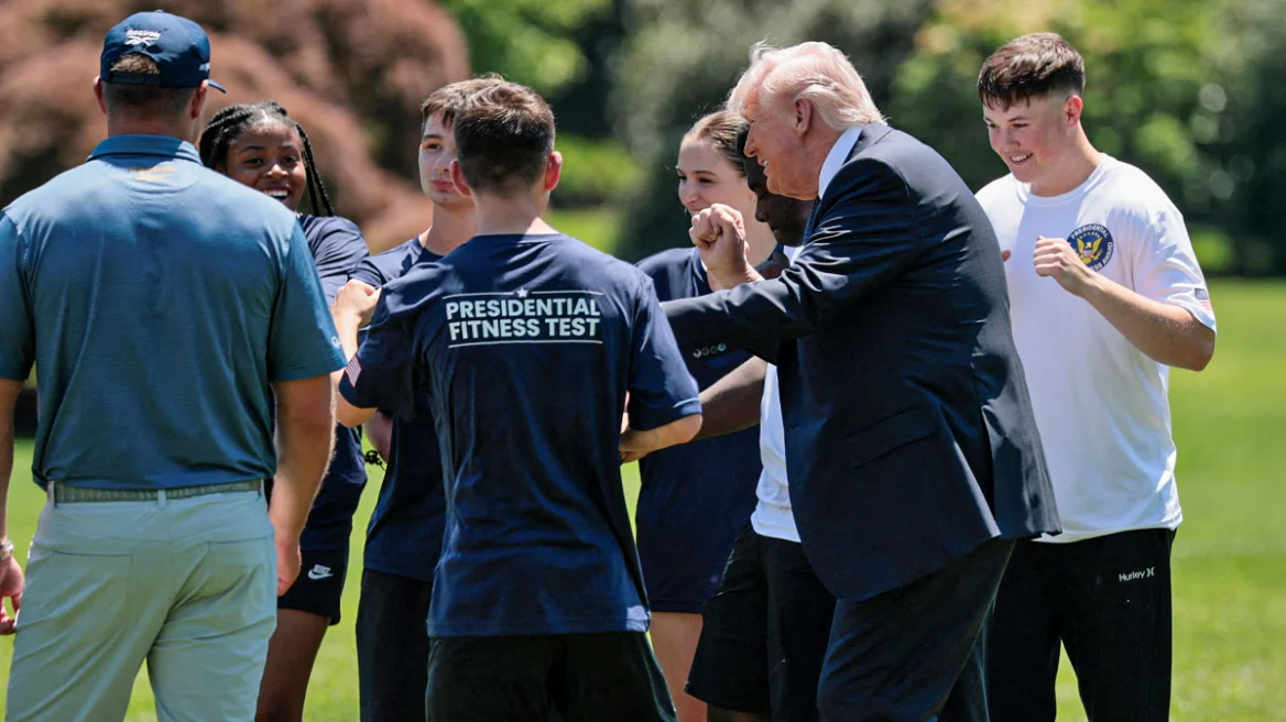 Trump jep mësime vallëzimi në YMCA në oborrin e Shtëpisë së Bardhë