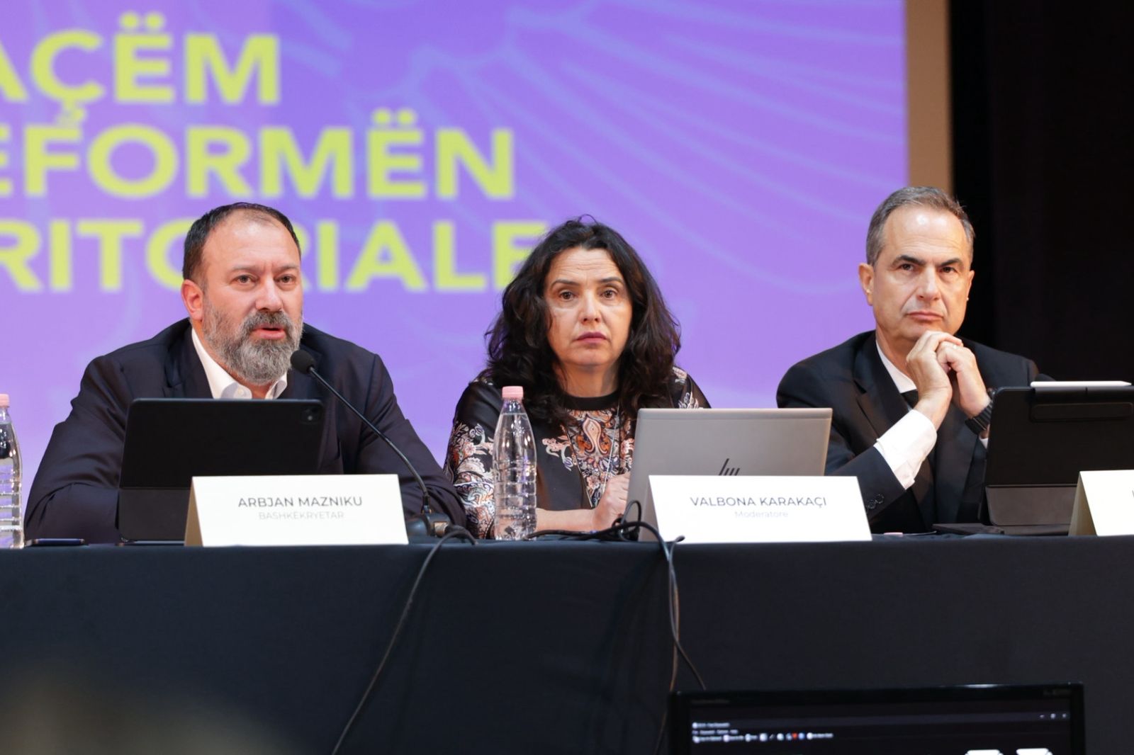 Reforma Territoriale/ Komisioni dëgjesë në Vlorë, Mazniku: Fokusi te mirëadministrimi i territorit. Boçi: Ka bashki të diskriminuara…