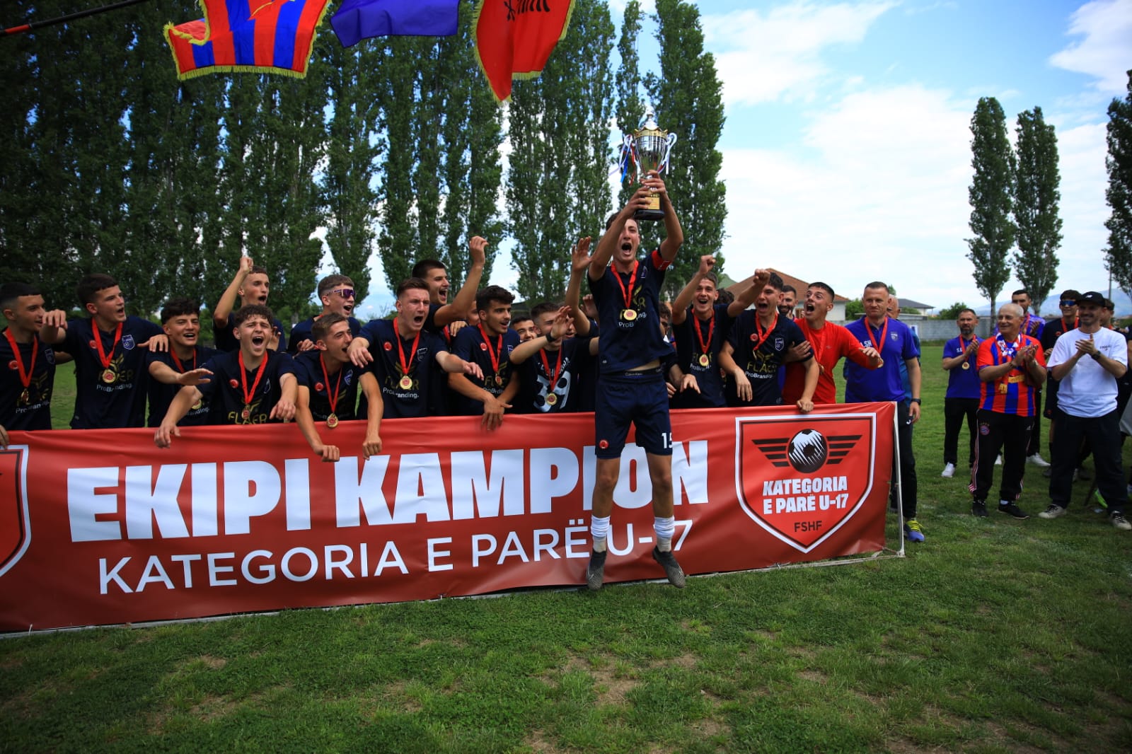 Mbyllen kampionatet e Kategorisë së Parë për U 17  U 16 dhe U 15  zhvillohen ceremonitë e dorëzimit të trofeve