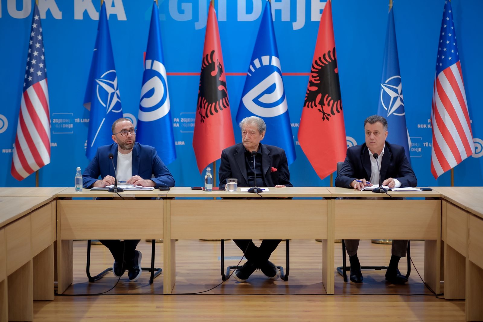 “Për arsye gjeopolitike Ramën e presin në vend që ta damkosin dhe izolojnë”, Berisha: Beteja jonë është e vështirë por ne jemi në rrugën e drejtë!