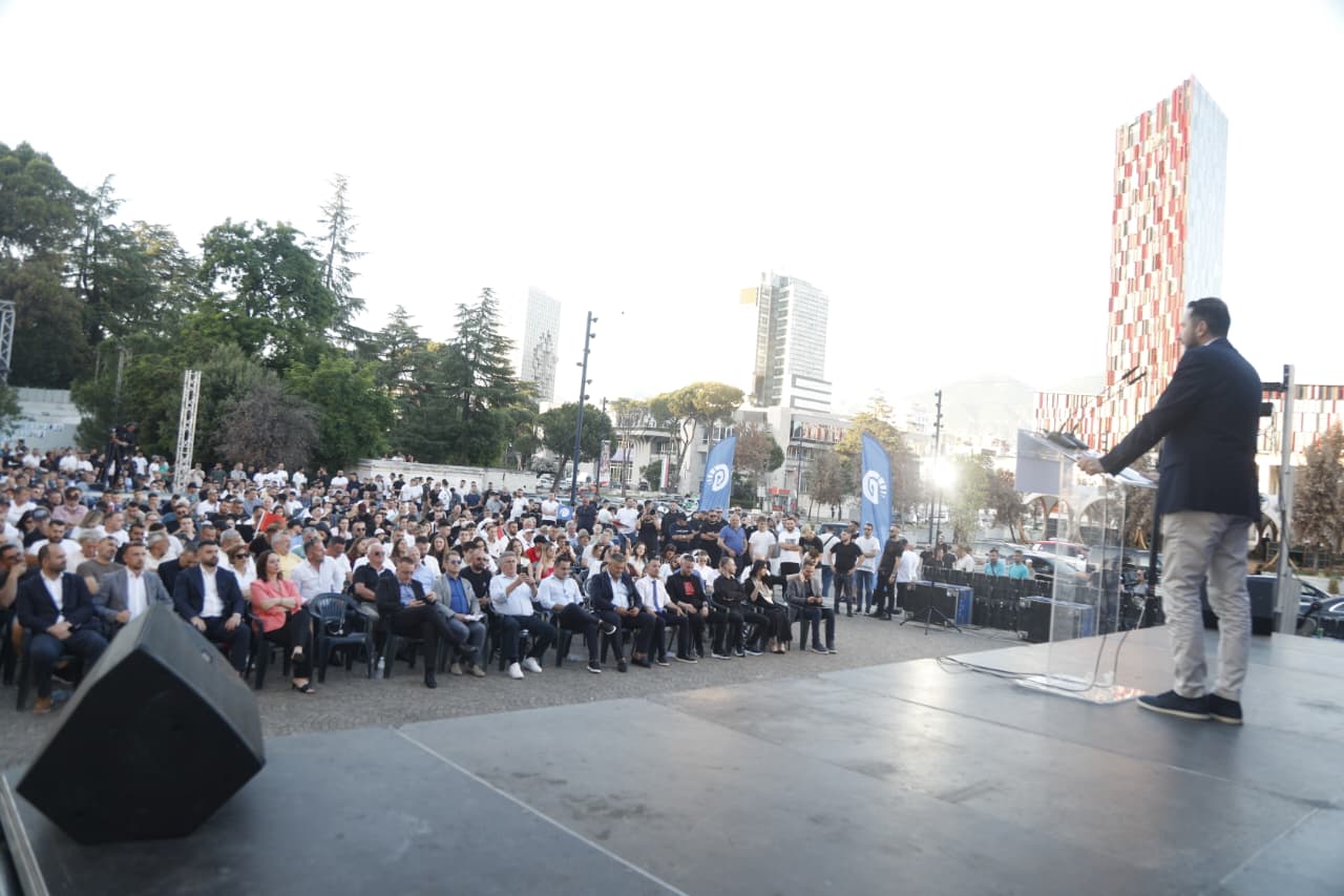 Rama dhe Berisha si autoritarë: Qeverisja e dështuar e Shqipërisë sipas Salianit
