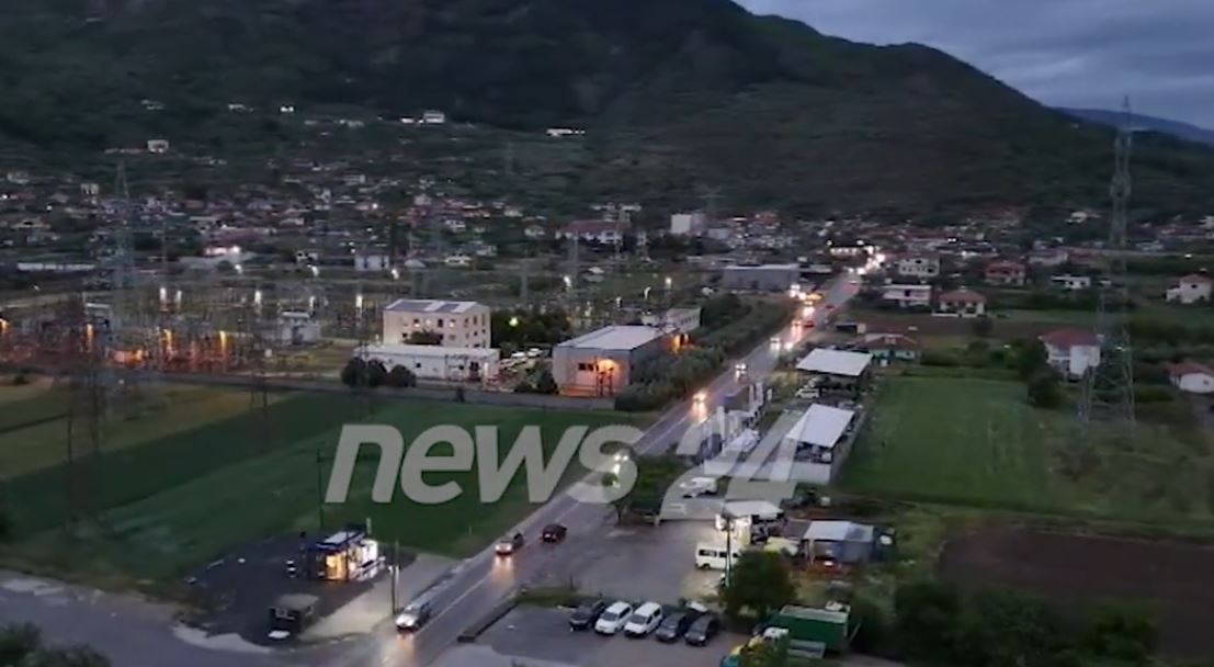 video-reshjet-e-dendura-te-shiut-krijohet-trafik-i-renduar-ne-rruget-e-elbasanit