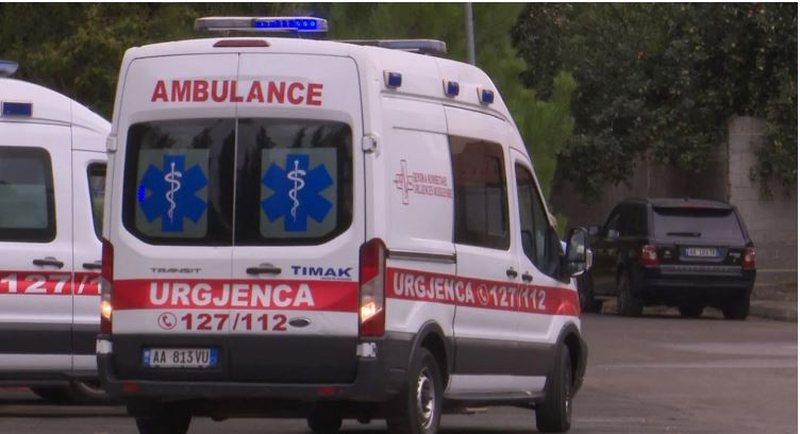 Aksident tragjik në Durrës  Makina përplas 3 fëmijë  ndërrojnë jetë 2 prej tyre  Një tjetër në gjendje të rëndë shëndetësore