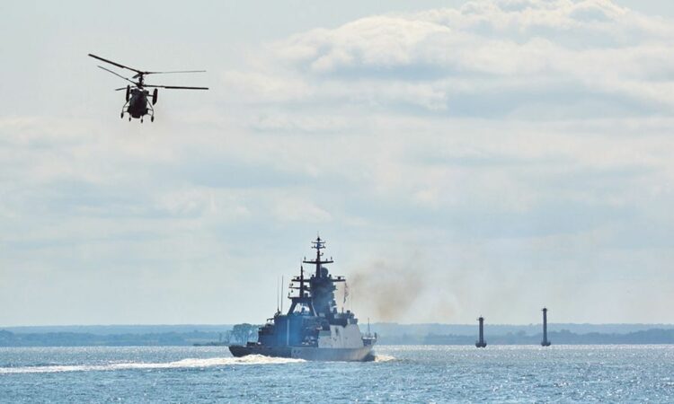 B German Helicopter Russian Warship