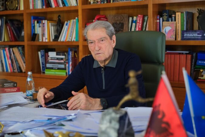 Berisha Bashkebisedim Me Qytetaret