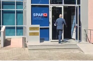 Erlas Elezi Ne Spak