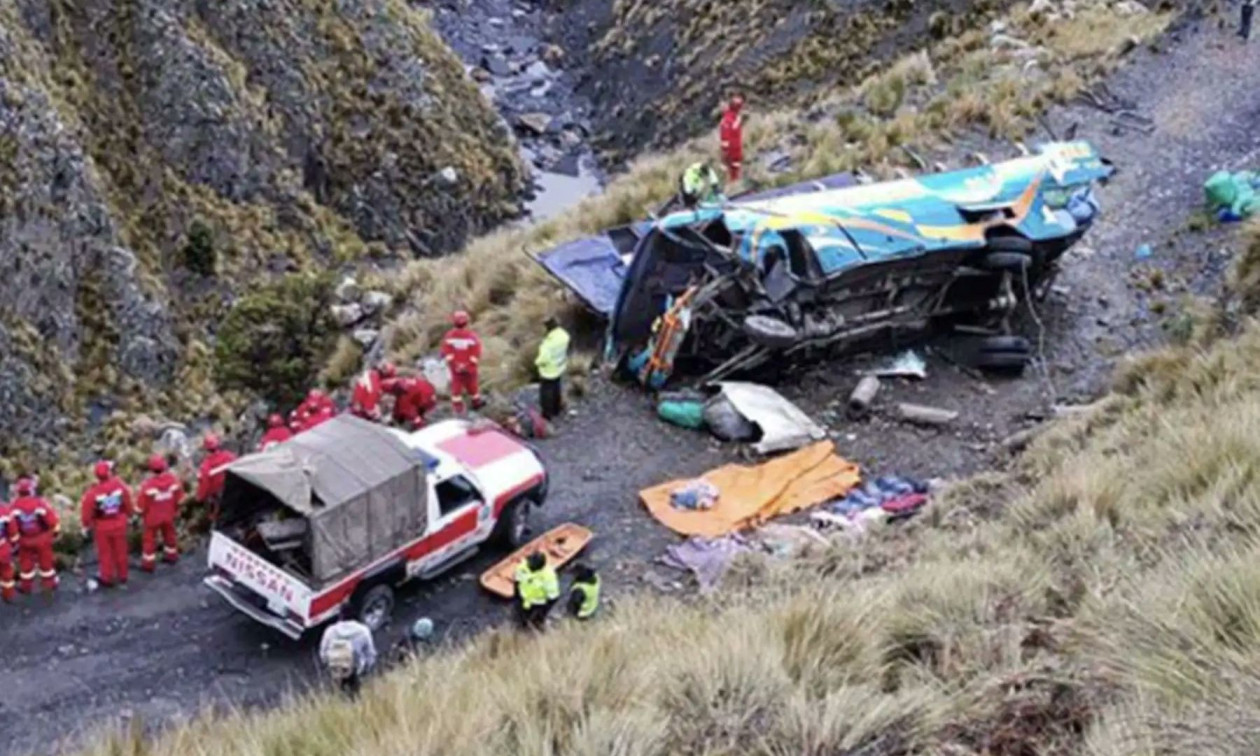 Aksident tragjik në Meksikë  përmbyset autobusi me turistë  11 viktima dhe mbi 30 të plagosur