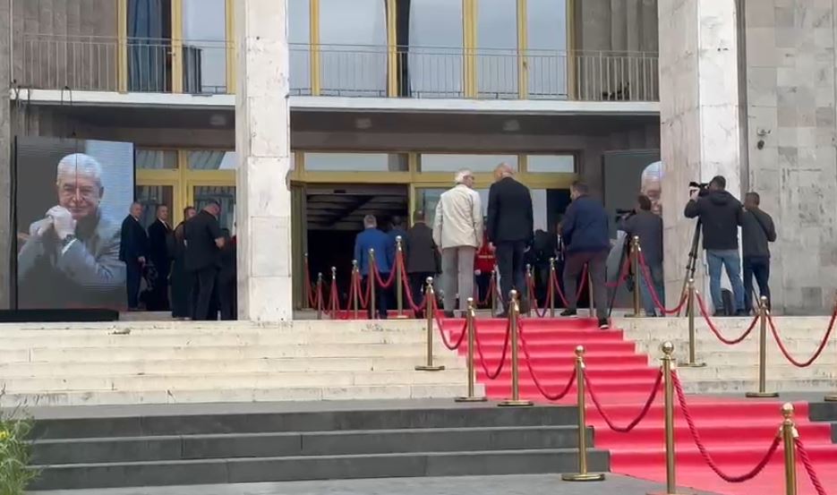 U nda nga jeta në moshë 89 vjeçare  Mbahen homazhe për ish kreun e Kuvendit  politika nderon Servet Pëllumbin