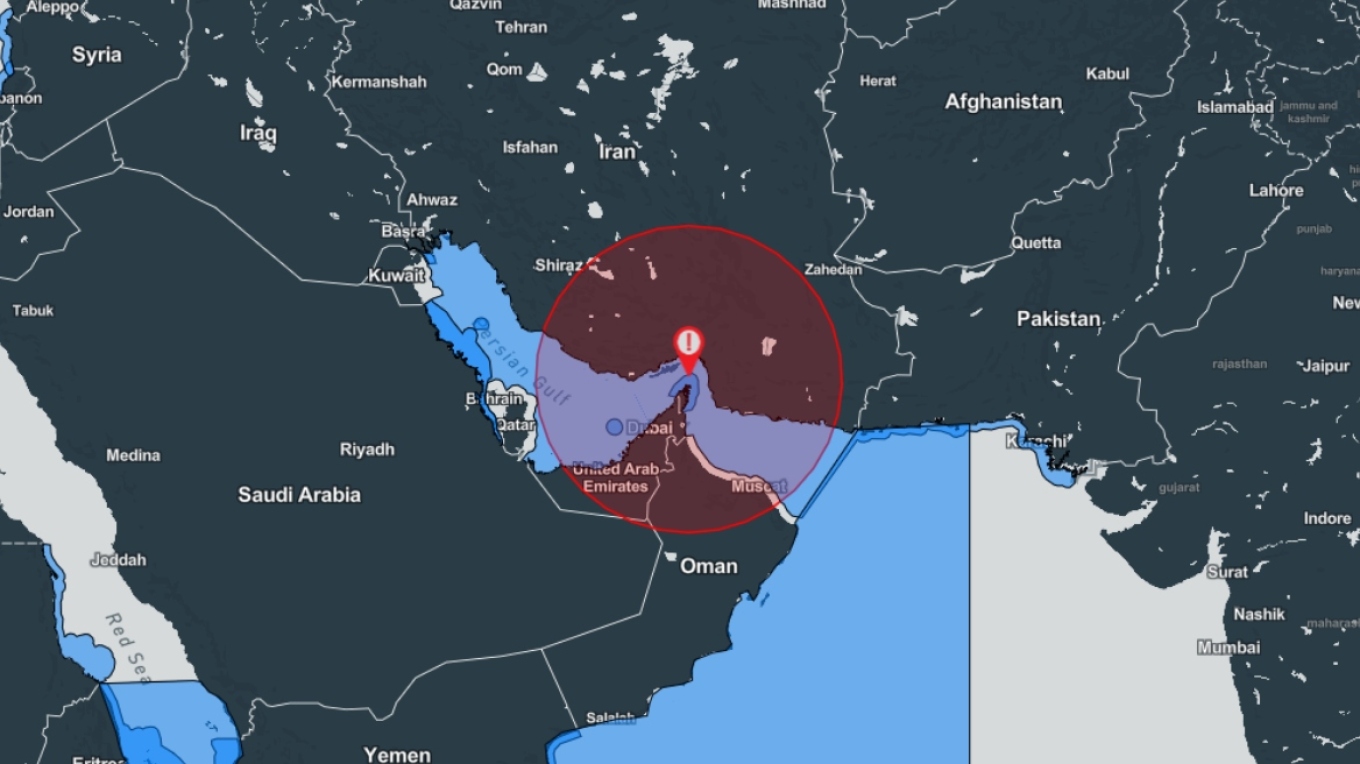 Alarm në Ngushticën e Hormuzit  Sulmohet me raketë anija tregtare
