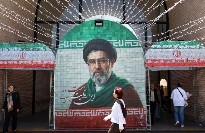 inteligjenca-amerikane-moxhtaba-khamenei-eshte-thelbesor-per-strategjine-e-iranit