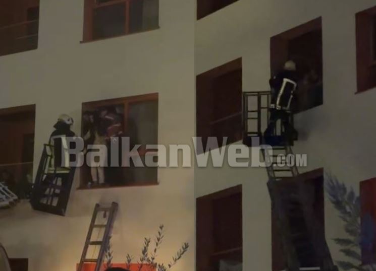 VIDEO  Panik dhe banorë të evakuuar  Çfarë ndodhi mbrëmjen e djeshme të  Kadiu  në  Ali Demi   në një nga pallatet ra zjarr dh   