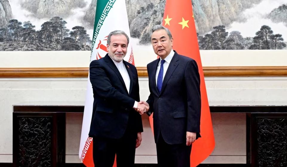 ne-prag-te-takimit-trump-xi-kina-ben-thirrje-per-armepushim-te-menjehershem-ne-iran