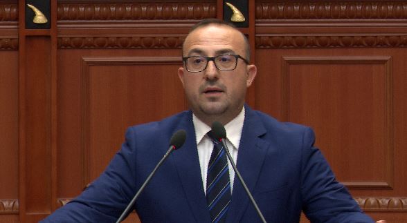  Tregoni revista televizive  në spitalin e Lushnjes të hanë minjtë   Revoltohet Korreshi  Një 38 vjeçar për një eko vdiq  hara   
