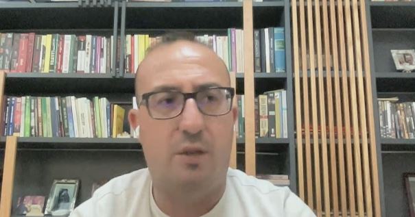  Opozita të ngujohej në Kuvend   ironizon Korreshi  Diellës që do mbajë tenderat doja t i gjeja burrë  Patronazhistët na dinë    