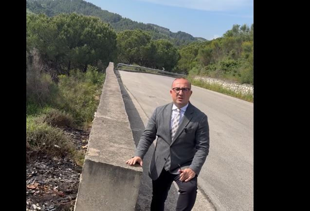  Taksat e pastrimit të lushnjarëve janë 1 fije shkrepëse larg   Korreshi  Pas denoncimit  i vunë flakën mbetjeve duke rrezikua   