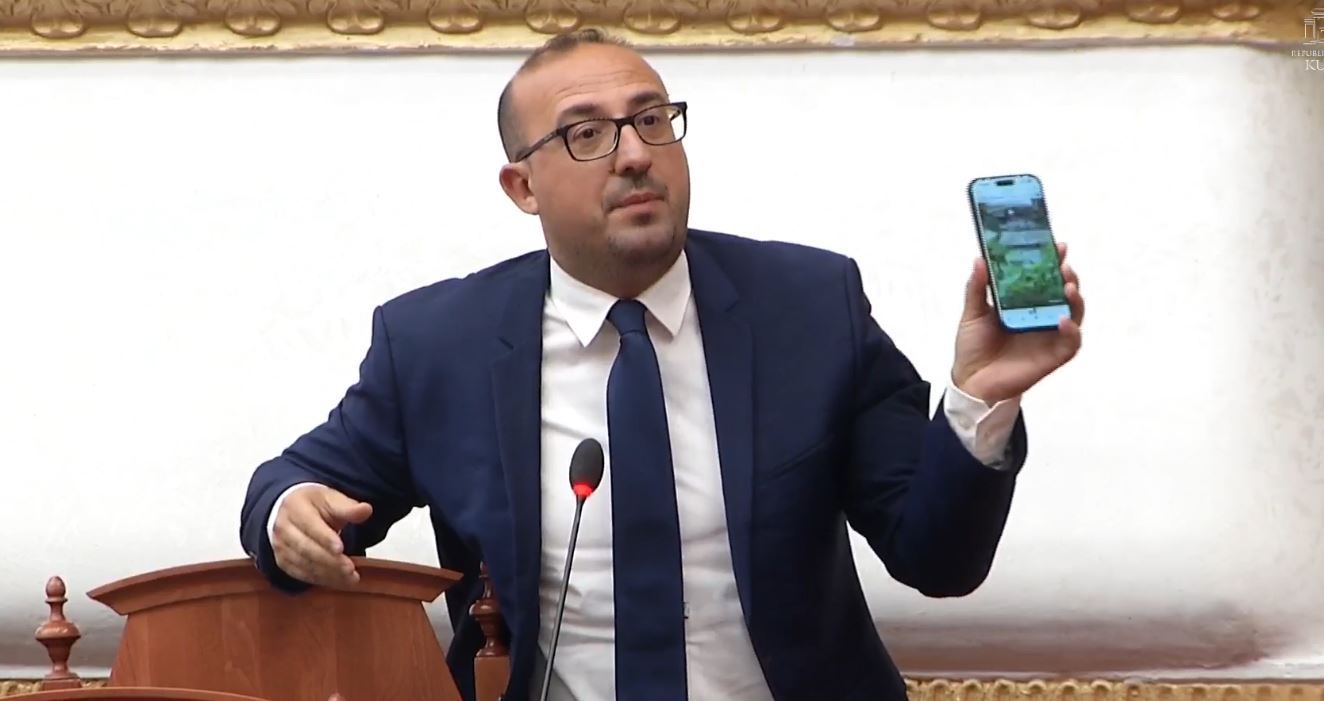  Po na hanë minjtë në pediatrinë e Lushnjës    ironizon Korreshi  Ministren e Shëndetësisë a jua kanë zënë sytë 