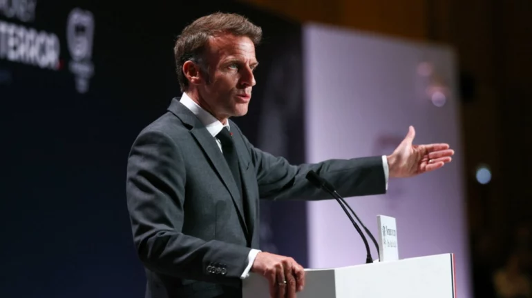 Macron2