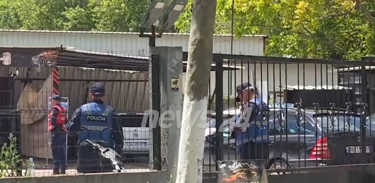 Plagosja me thikë në Fier, policia identifikon autorin! Shpallet në kërkim 25-vjeçari