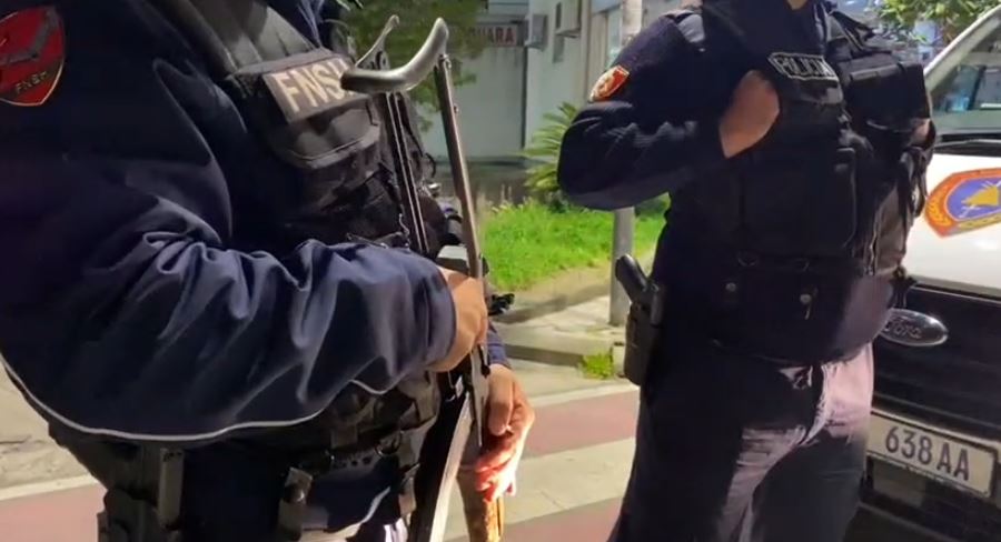 operacion-anti-droge-ne-elbasan-leshohen-20-urdher-arreste-kontrolle-edhe-ne-disa-banesa