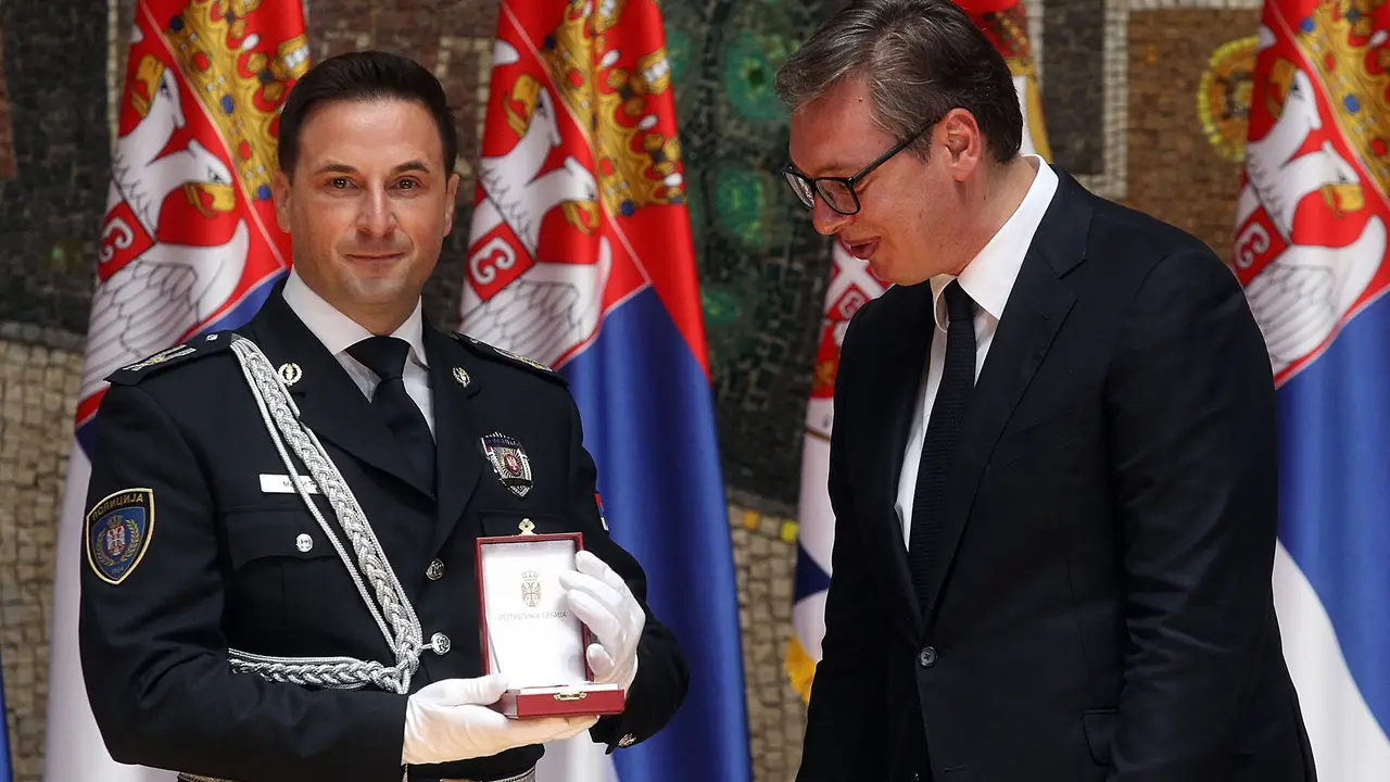 Skandal në Serbi  Dyshohet për fshehje vrasjeje dhe zhdukje trupi  Arrestohet shefi i Policisë së Beogradit  dikur këshilltar    