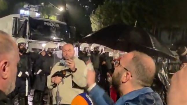  Pse provokoni   Bardhi debat me policinë  Shkoni arrestoni Ballukun dhe Ramën që kanë vjedhur shqiptarët 