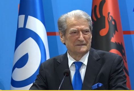 U rikonfirmua në krye të PD  Berisha  Me këtë votëbesim  ecim të pamposhtur  Vota kundër do mbahet shënim 