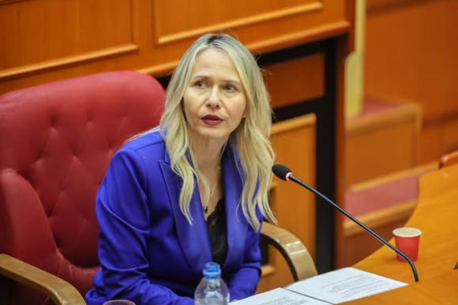 abonete-falas-per-pensionistet-bashkia-e-tiranes-shton-pikat-e-shperndarjes-ristani-do-te-ndertojme-nje-sistem-te-ri