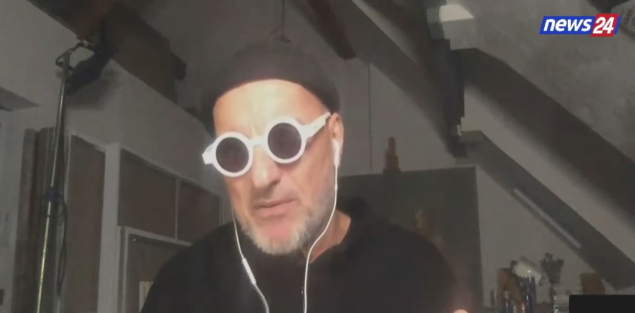 Puthja që Ndrenika i dha Veliajt ndez debatin  Robert Aliaj  Po ta marrim individualisht s ka bërë asnjë gabim  por arti nuk ë   