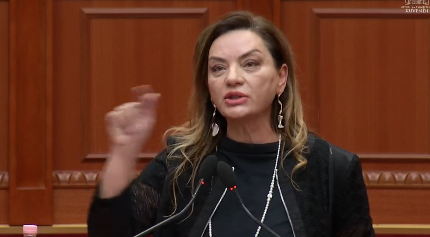 Debat në Kuvend  Vokshi ndalohet nga Garda të shkojë te sekretaria  opozita  Të dalë jashtë gardisti  Peleshi  Nuk i urdhëroj    