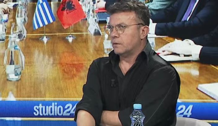 Dendias ka mbiemrin "Dedja" dhe prejardhjen arvanite - Laert Vasili kritikon "deep state" grek
