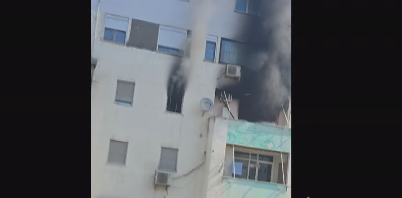 Zjarri në apartamentin në Tiranë  asfiksohet nga tymi një person  u transportua në spital për ndihmë mjekësore