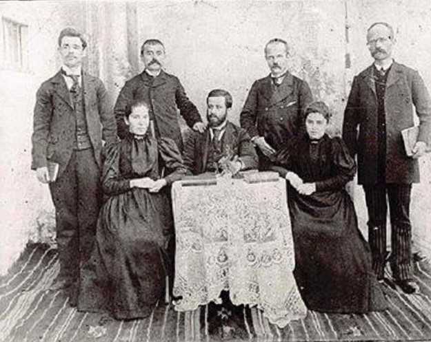  Sevastia dhe Parashqevia u lejuan të banonin në një kotec pulash  pasi godina ishte kthyer në shkollë partie  ku mësonin ish    
